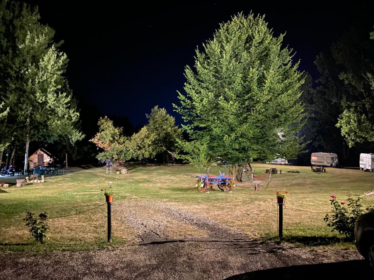 Camping Dragoske Ciofrîngeni Zewnętrze zdjęcie